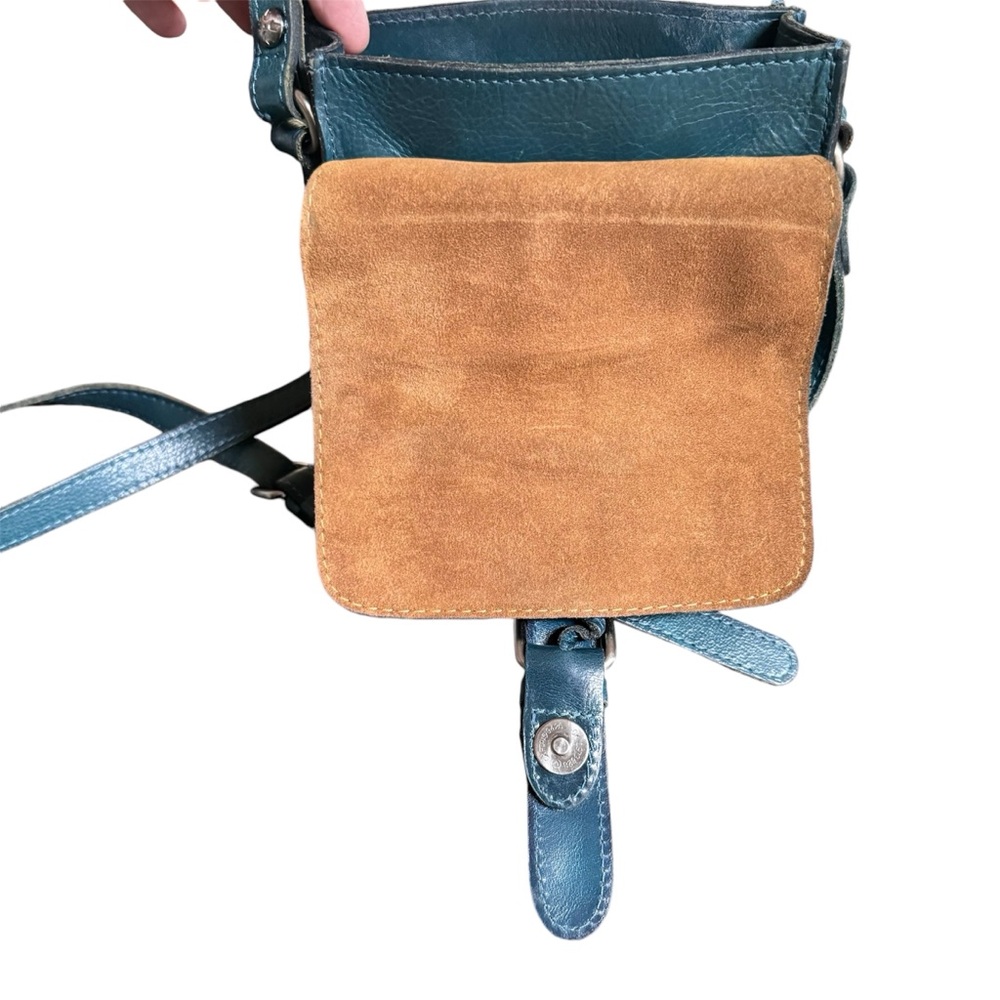 SOLD>>>>Patricia Nash- leather crossbody purse - Picture 4 of 7